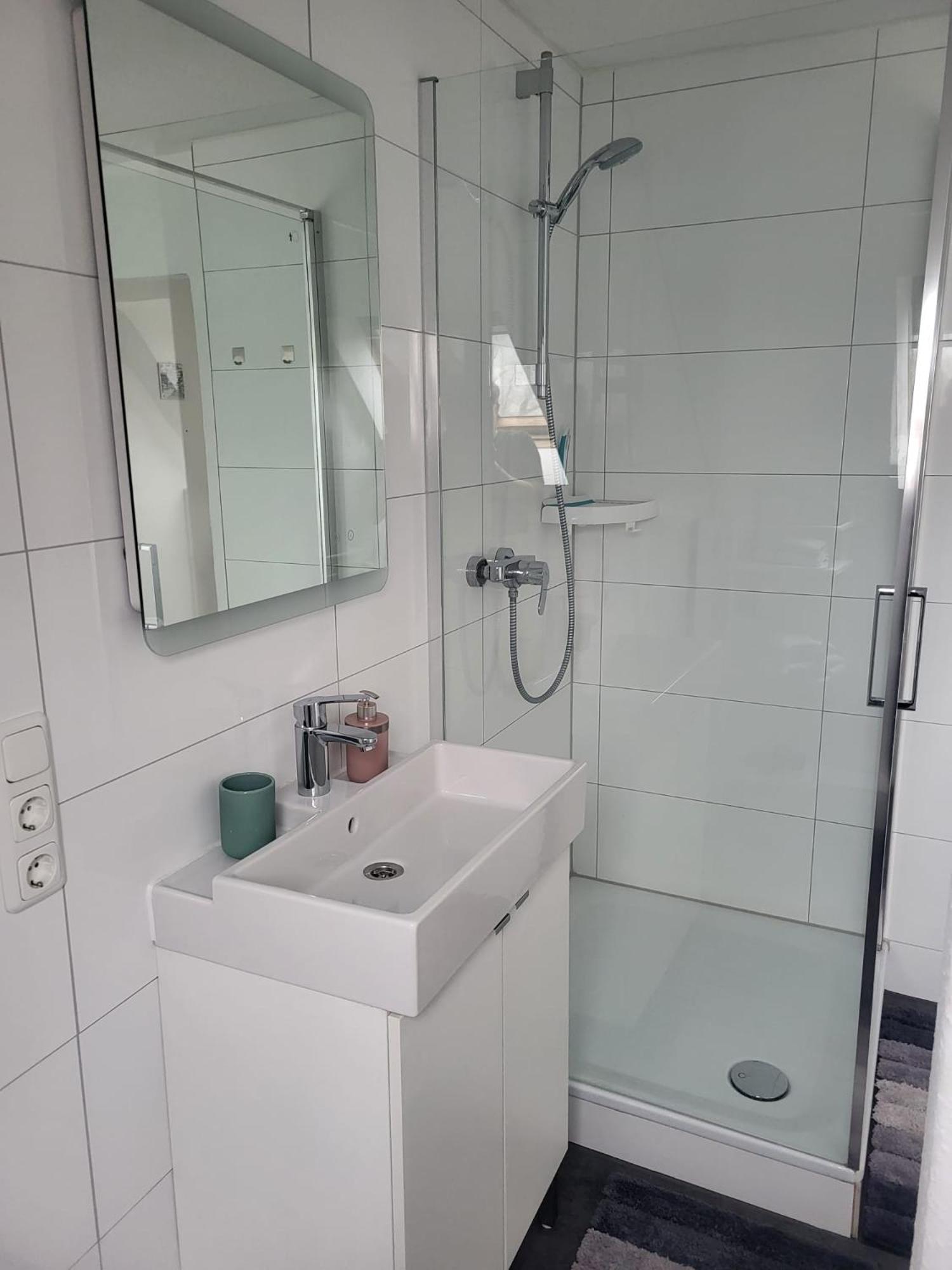A&V Apartments Gemuetliche Rheinblick Wohnung Apt Daisy Дуйсбург Экстерьер фото